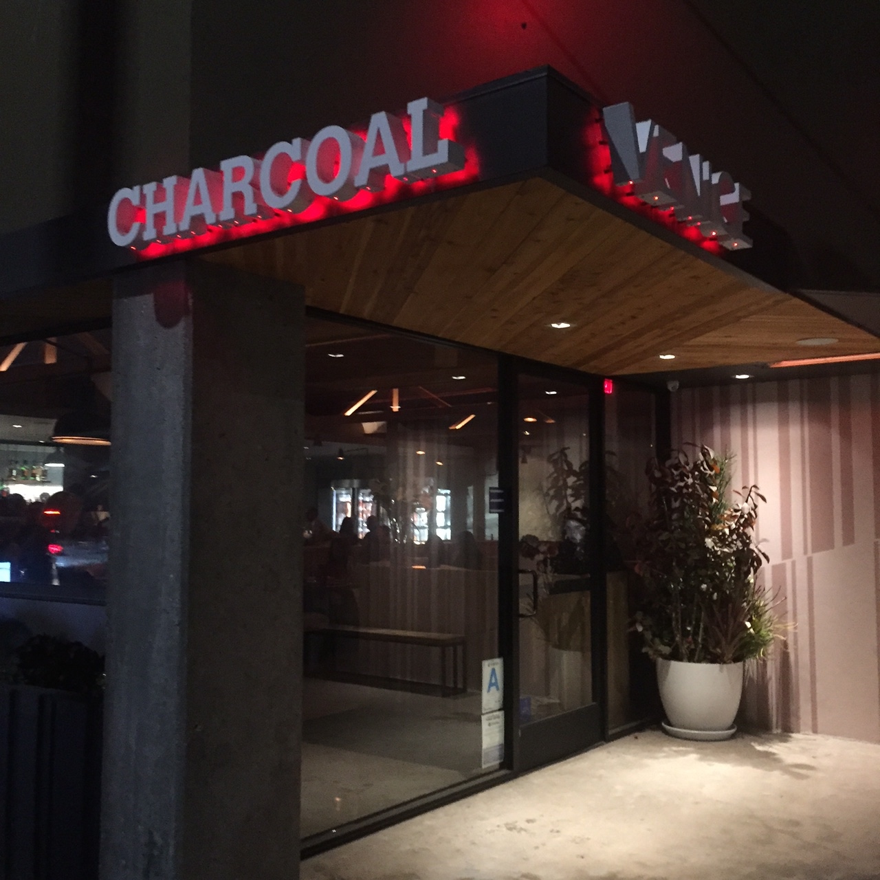 Dining: Charcoal Venice Is Cookin’…